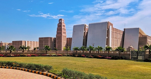 School of Management & Entrepreneurship, IIT