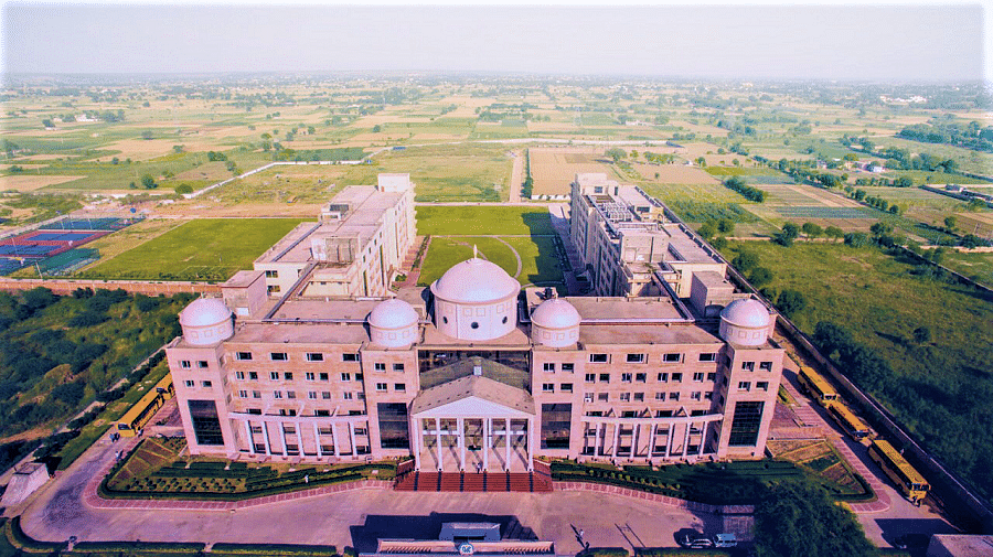 KR Mangalam University, School of Management and Commerce