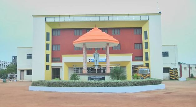 KLNCE Campus photo 8