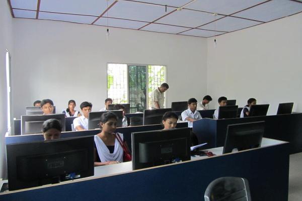 Bahona College Jorhat Lab photo 1