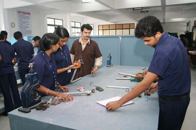 Heera College of Engineering and Technology Nedumangad Laboratry photo 1