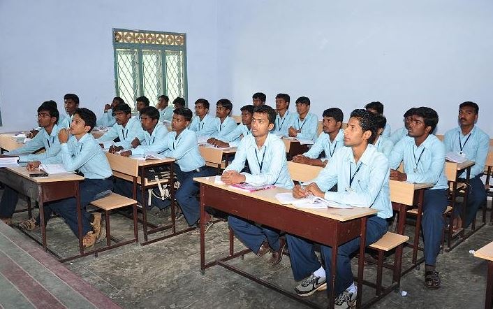 Roever College of Engineering and Technology Perambalur Classroom photo 1