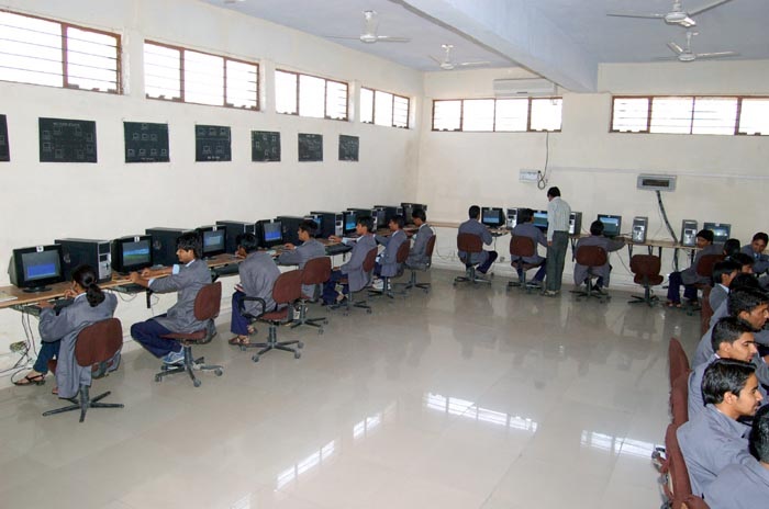 Shree Ram Mulkh Institute of Engineering and Technology Ambala Computer Lab photo 1