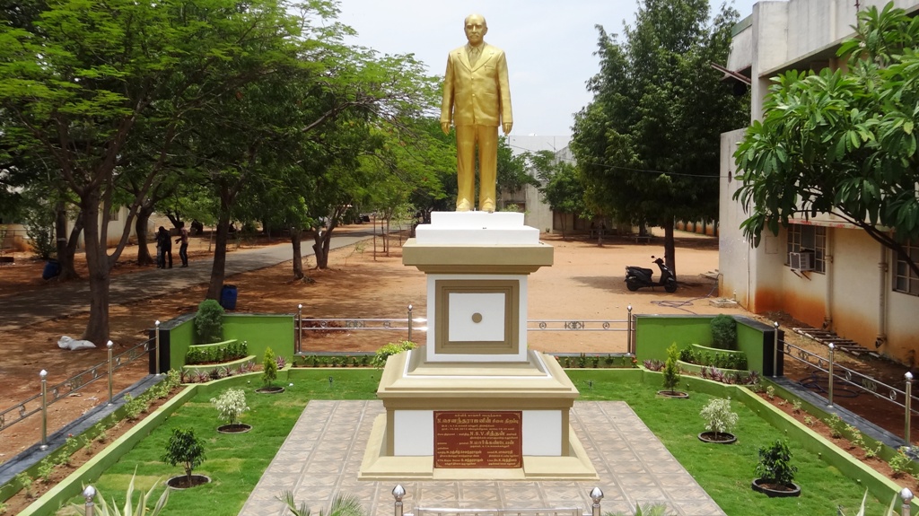 G.T.N. Arts College Dindigul Building photo 1