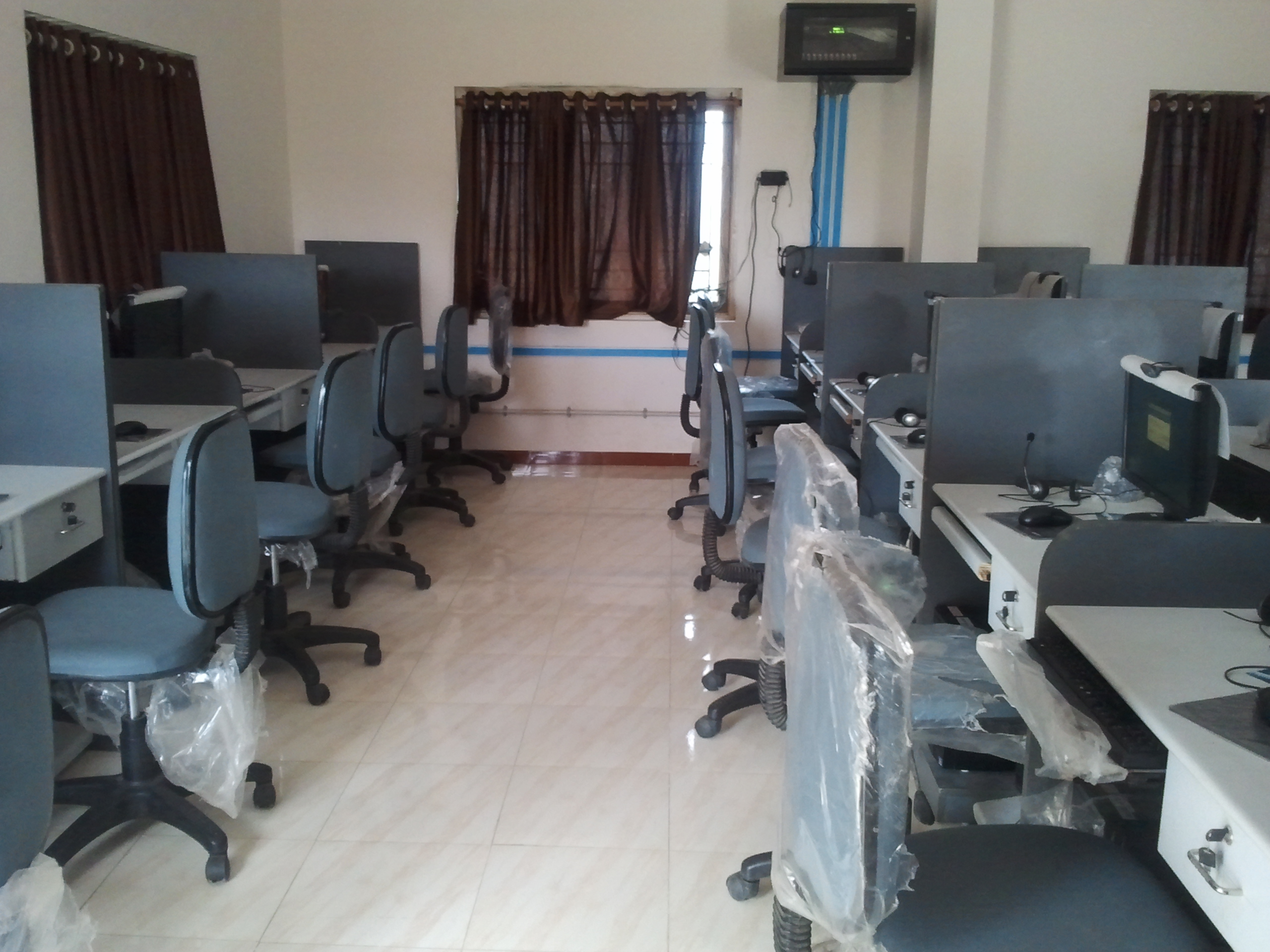 Mahila Arts and Commerce College Sabarkantha College Images photo 1