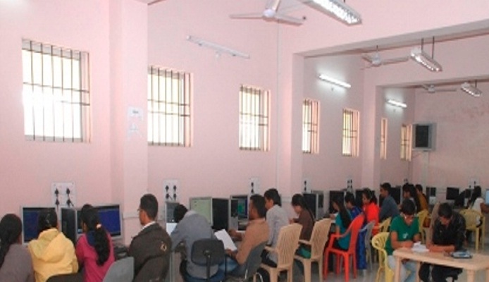 School of Computer Science & Information Technology , DAV University Indore Lab and Auditorium photo 1