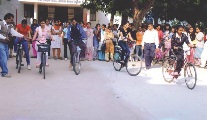 Uma Arts & Nathiba Commerce Mahila College Gandhinagar Extra Curriculars photo 5