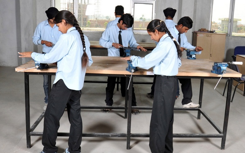 MK School of Engineering and Technology Amritsar Labs photo 6