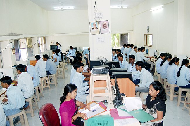Deogiri College Aurangabad Laboratory and Library photo 14