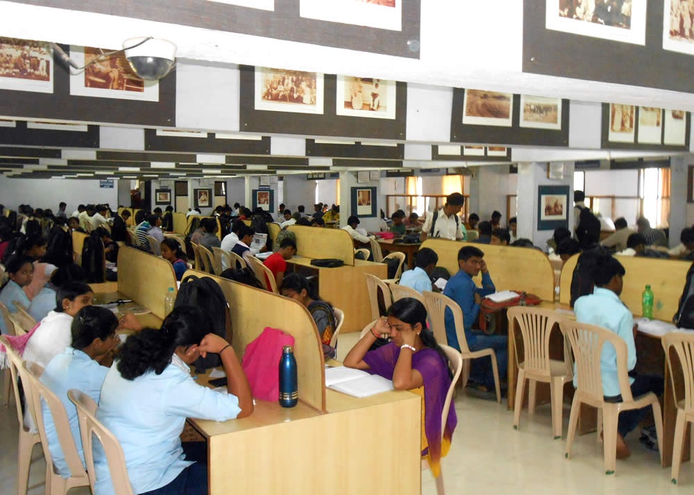 Deogiri College Aurangabad Laboratory and Library photo 7