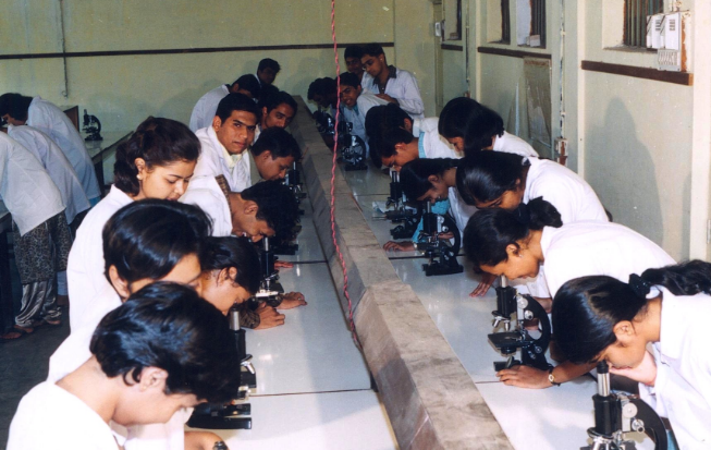 A.C.P.M. Dental College Dhule Infrastructure and Labs photo 2