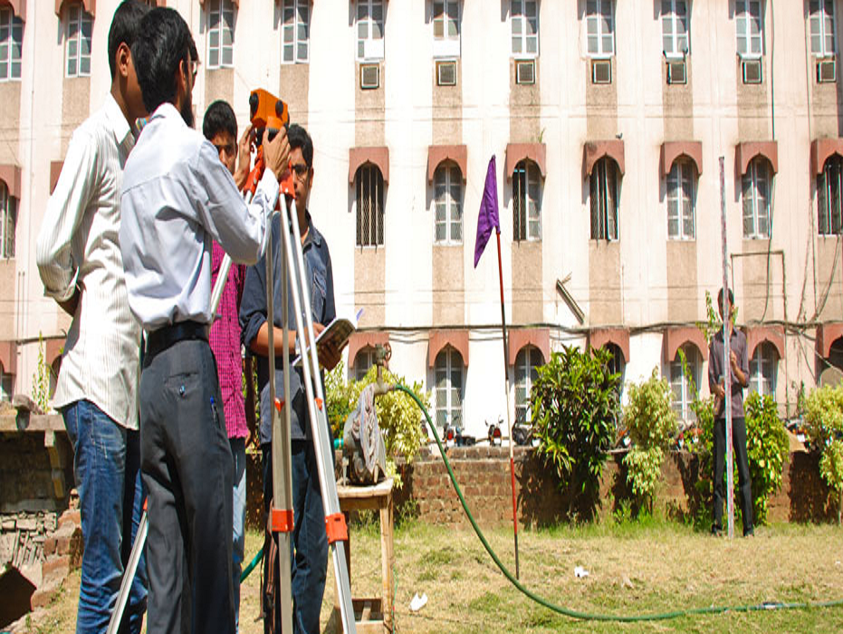 Deccan College of Engineering and Technology Hyderabad Academic Building photo 2