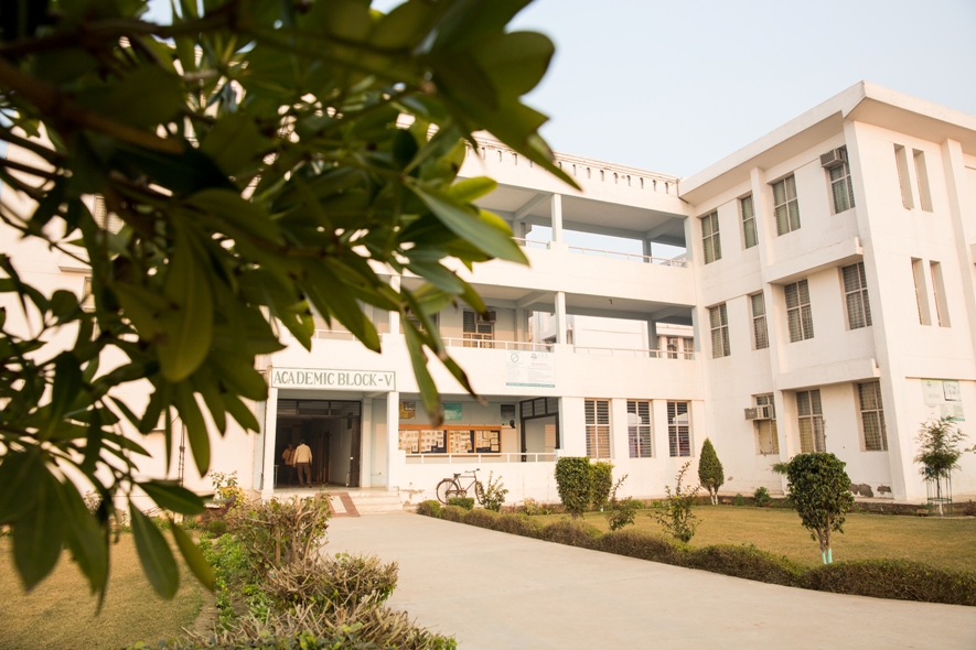 GLA University Mathura Academic Building photo 5