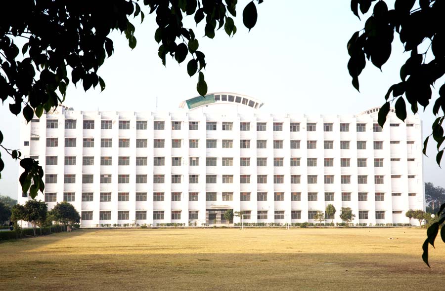 GLA University Mathura Academic Building photo 1