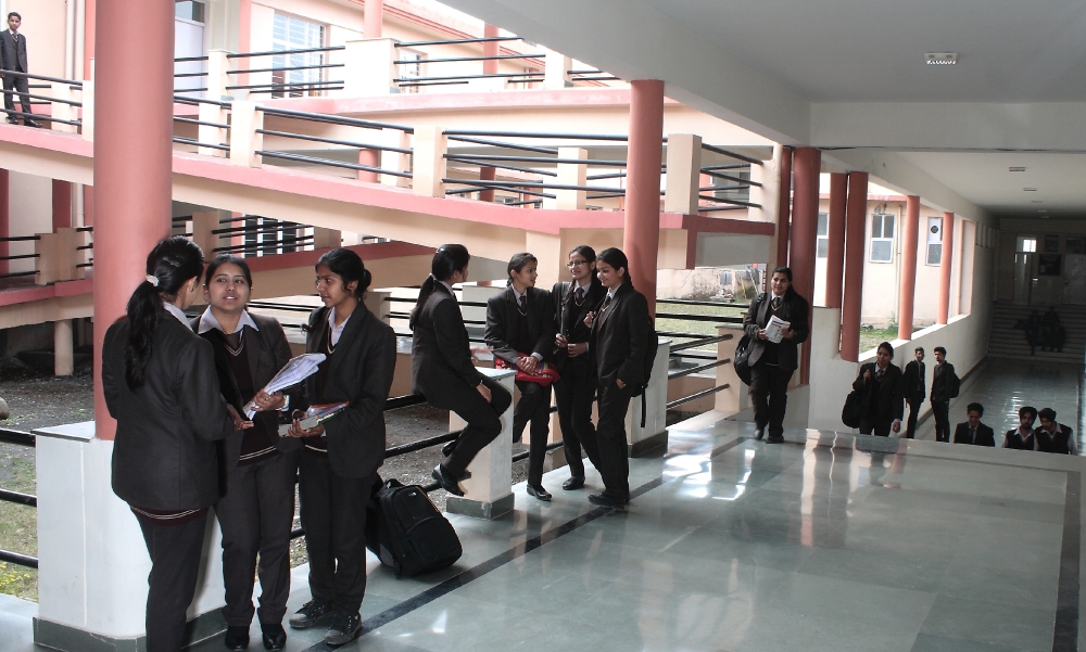 Himalayan School of Management Studies Dehradun Academic Building photo 2