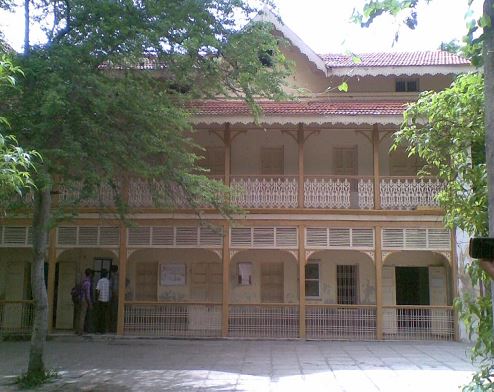 Lukhdhirji Engineering College Morvi Academic Building photo 1