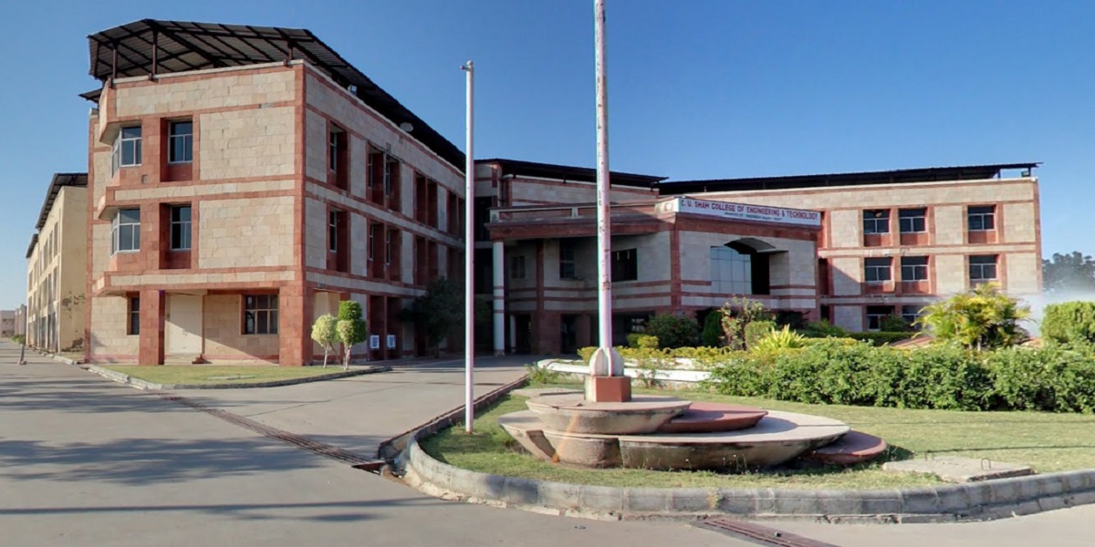 C. U. Shah University Wadhwan Academic Building photo 1