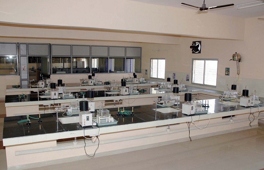 C.U. Shah College of Pharmacy and Research Wadhwan Infrastructure photo 8