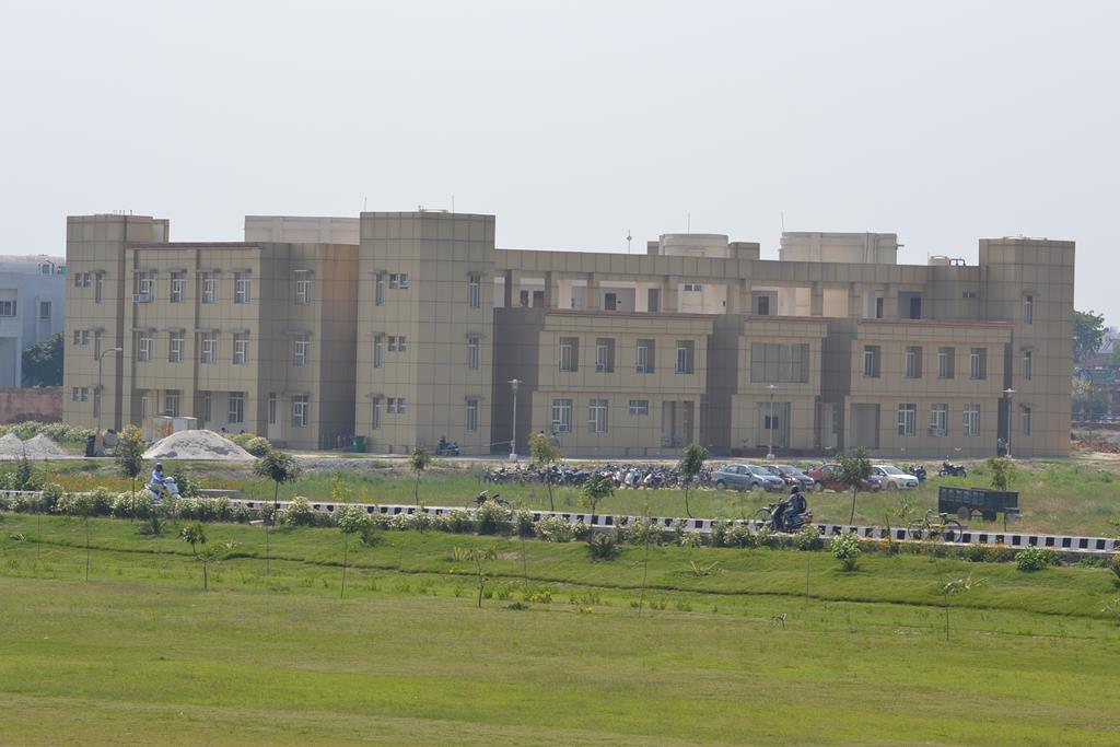 Babasaheb Bhimrao Ambedkar University, School for Management Lucknow Academic Building photo 2