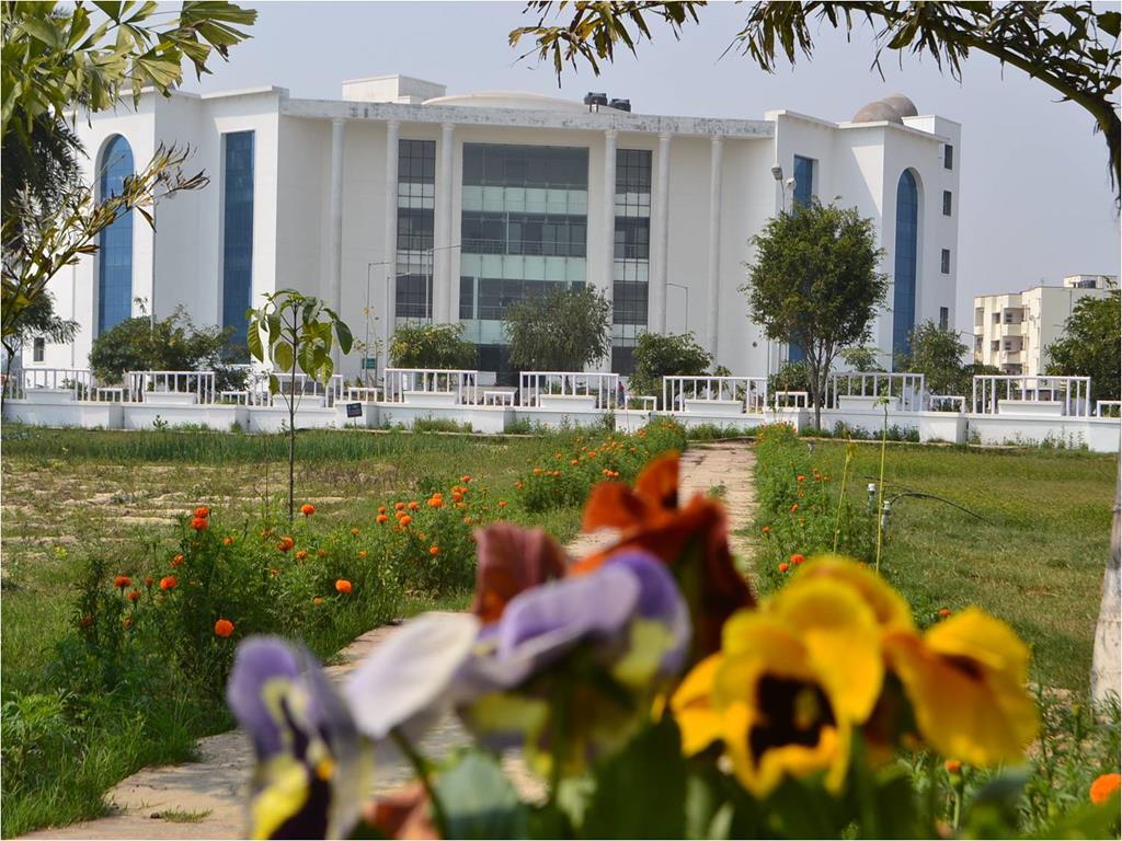 Babasaheb Bhimrao Ambedkar University, School for Management Lucknow Academic Building photo 9