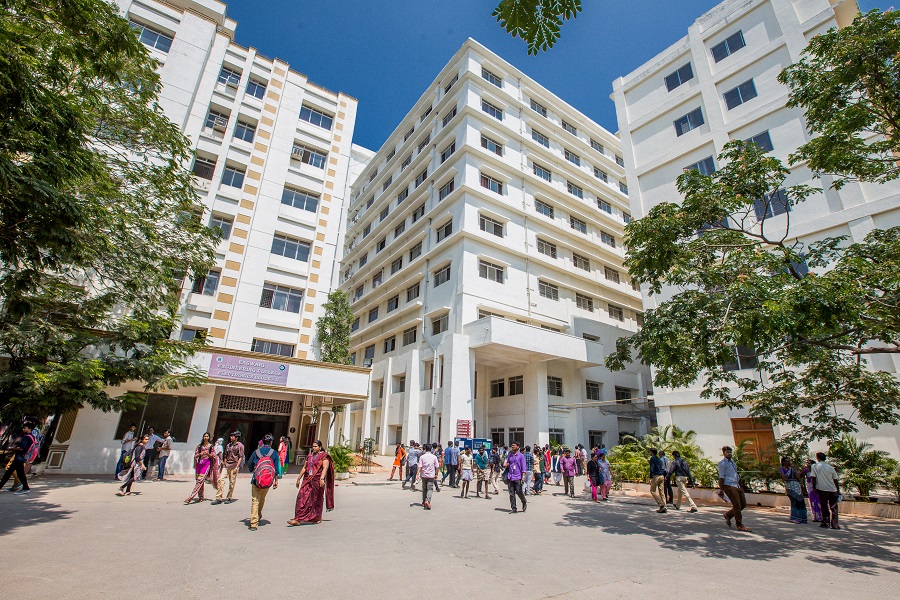 SRM University Ramapuram Academic Building photo 2