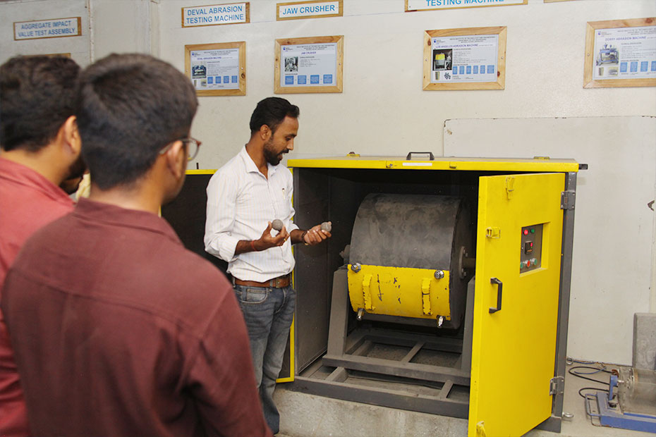 Indus University Ahmedabad Labs photo 7
