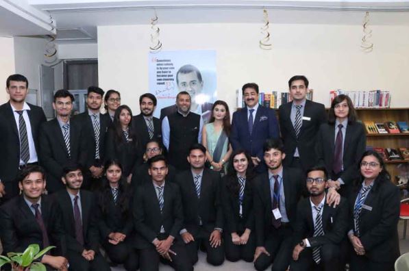 Asian Business School Noida Chetan Bhagat Visit photo 15