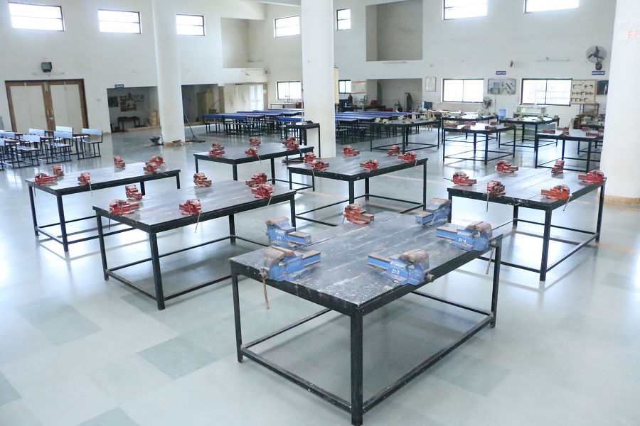 Atmiya Institute for Management Studies, Atmiya University Rajkot Workshop photo 5
