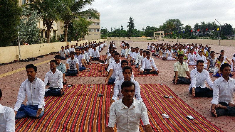 Vallabh Budhi Polytechnic Navsari Yoga Day photo 1