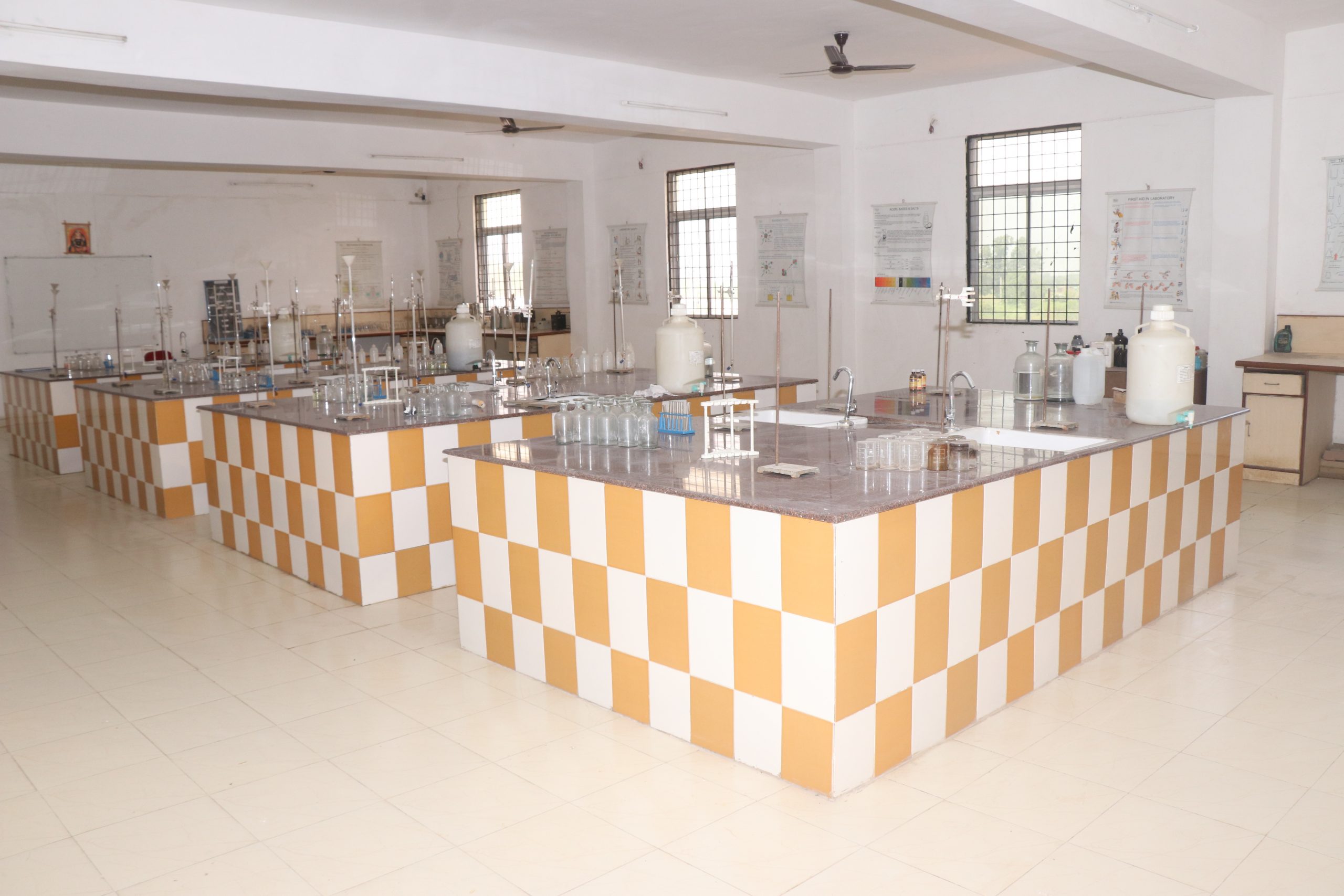 Mahakaushal University Jabalpur Laboratories photo 1