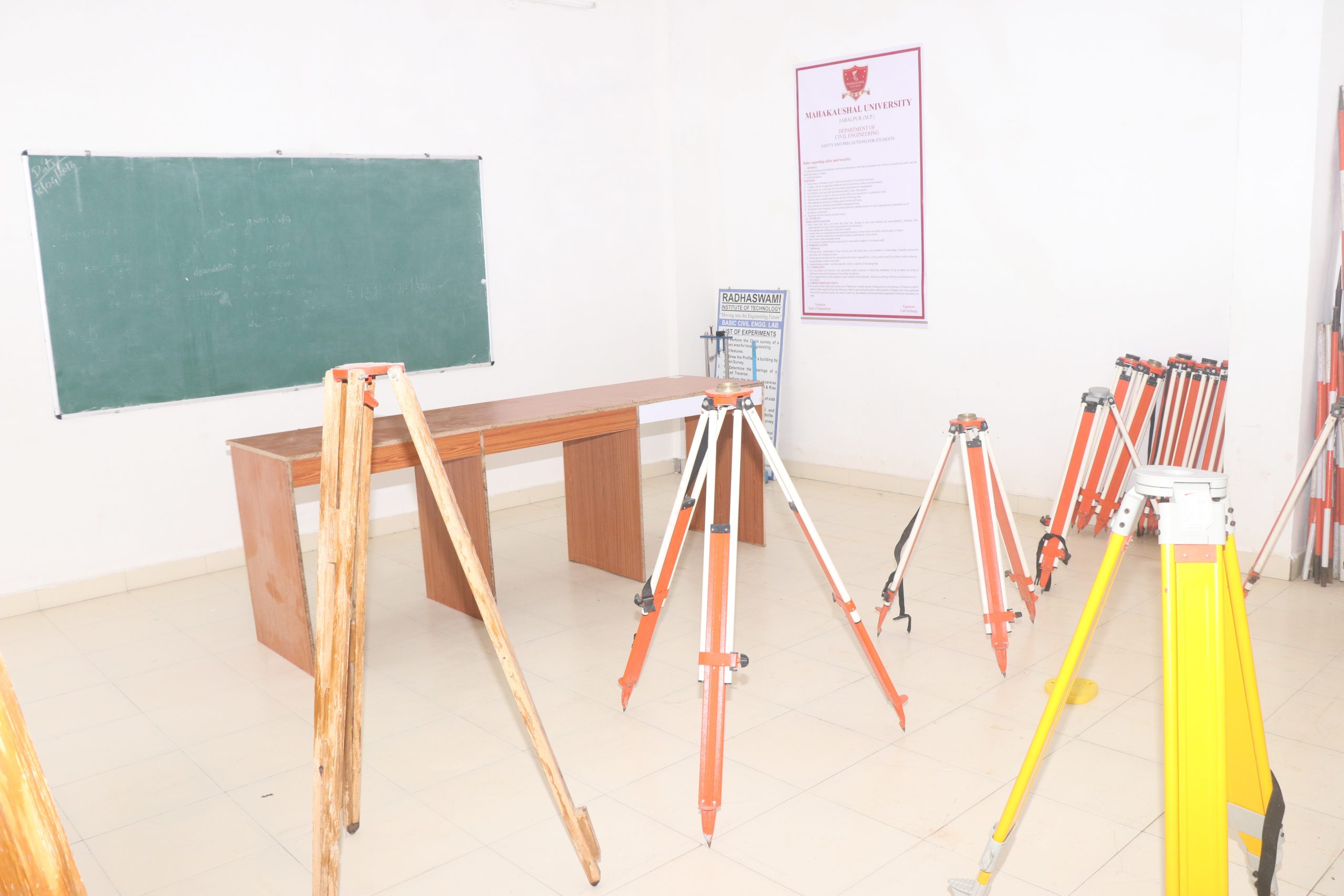 Mahakaushal University Jabalpur Laboratories photo 3