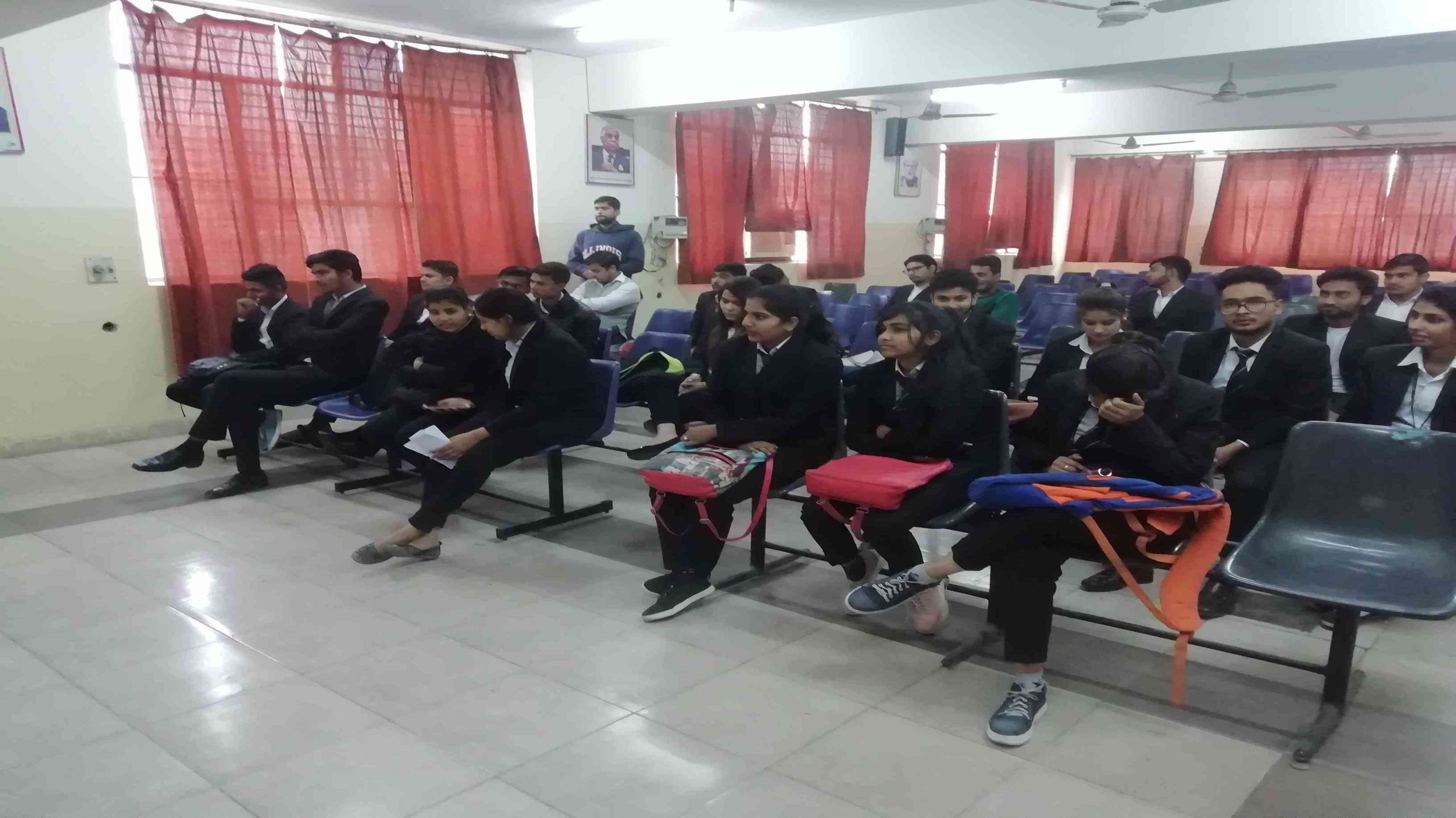 IPEM Law Academy Ghaziabad Classroom photo 2