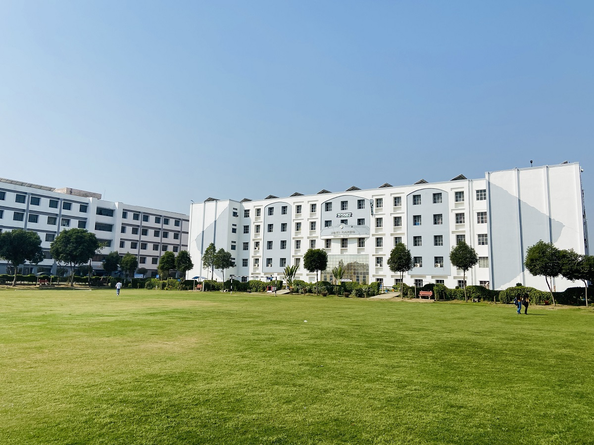 Lingaya's Vidyapeeth Faridabad Academic Building photo 3