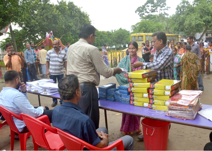 Kingston School of Management and Science Kolkata Winter Wear Distribution photo 6