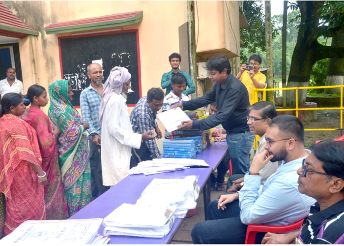 Kingston School of Management and Science Kolkata Winter Wear Distribution photo 8