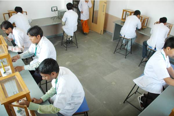 Saraswati Institute of Pharmaceutical Sciences Gandhinagar Infrastructure photo 9