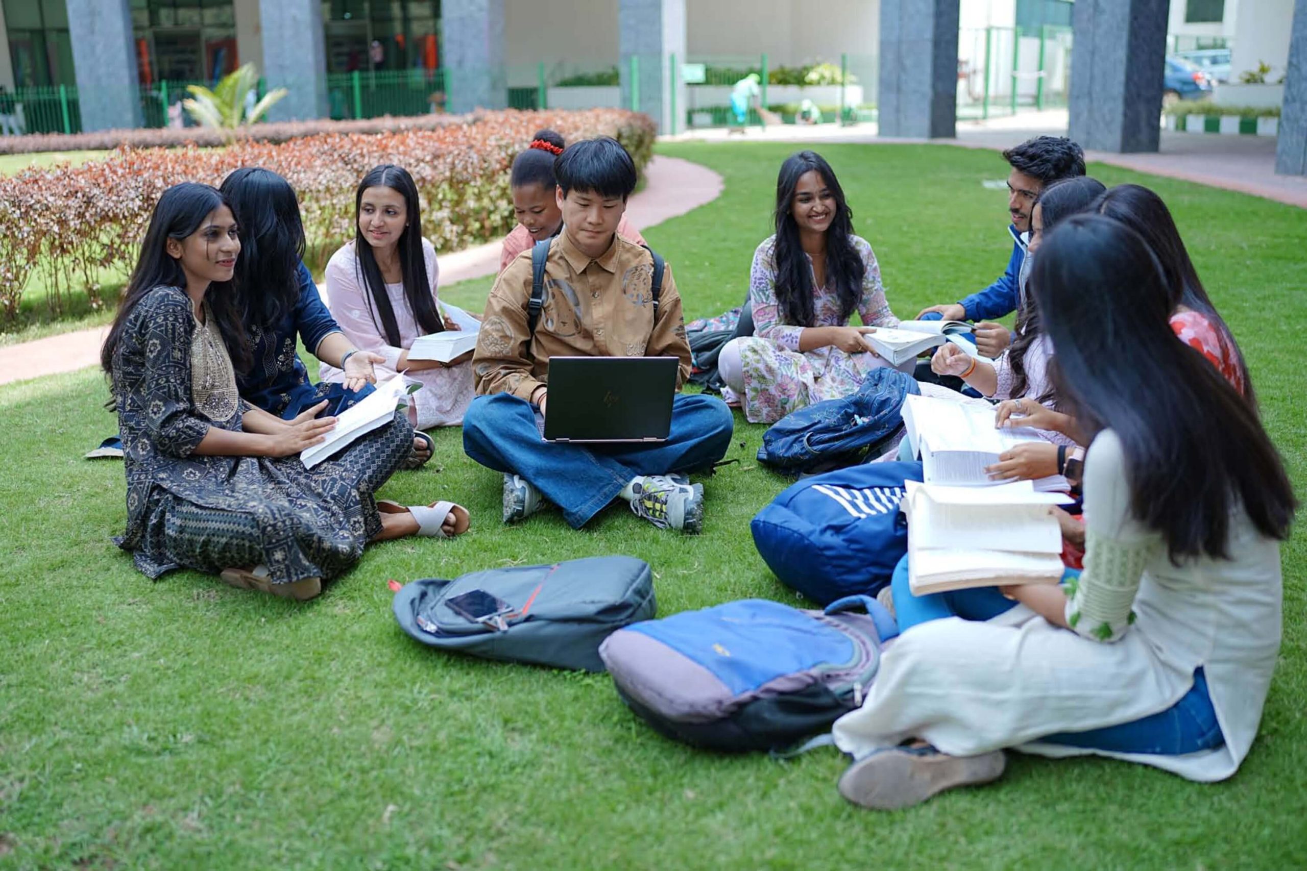 S-VYASA University University Academic Building photo 15