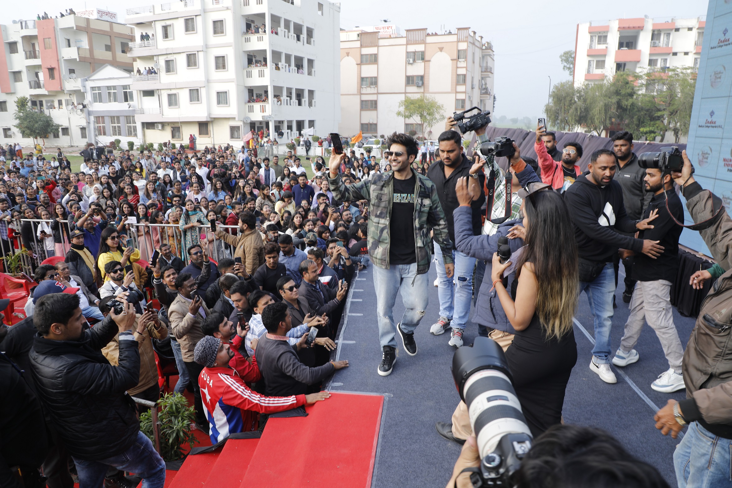 Malwanchal University Indore Celebrities photo 2