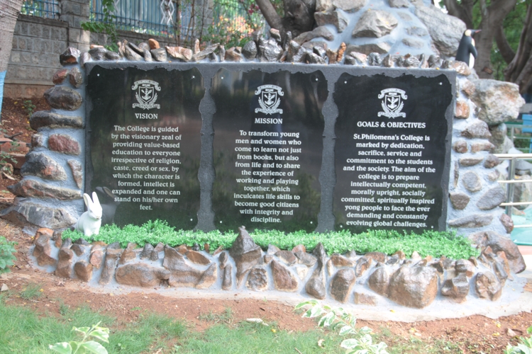 St. Philomena's College Mysore Building photo 8