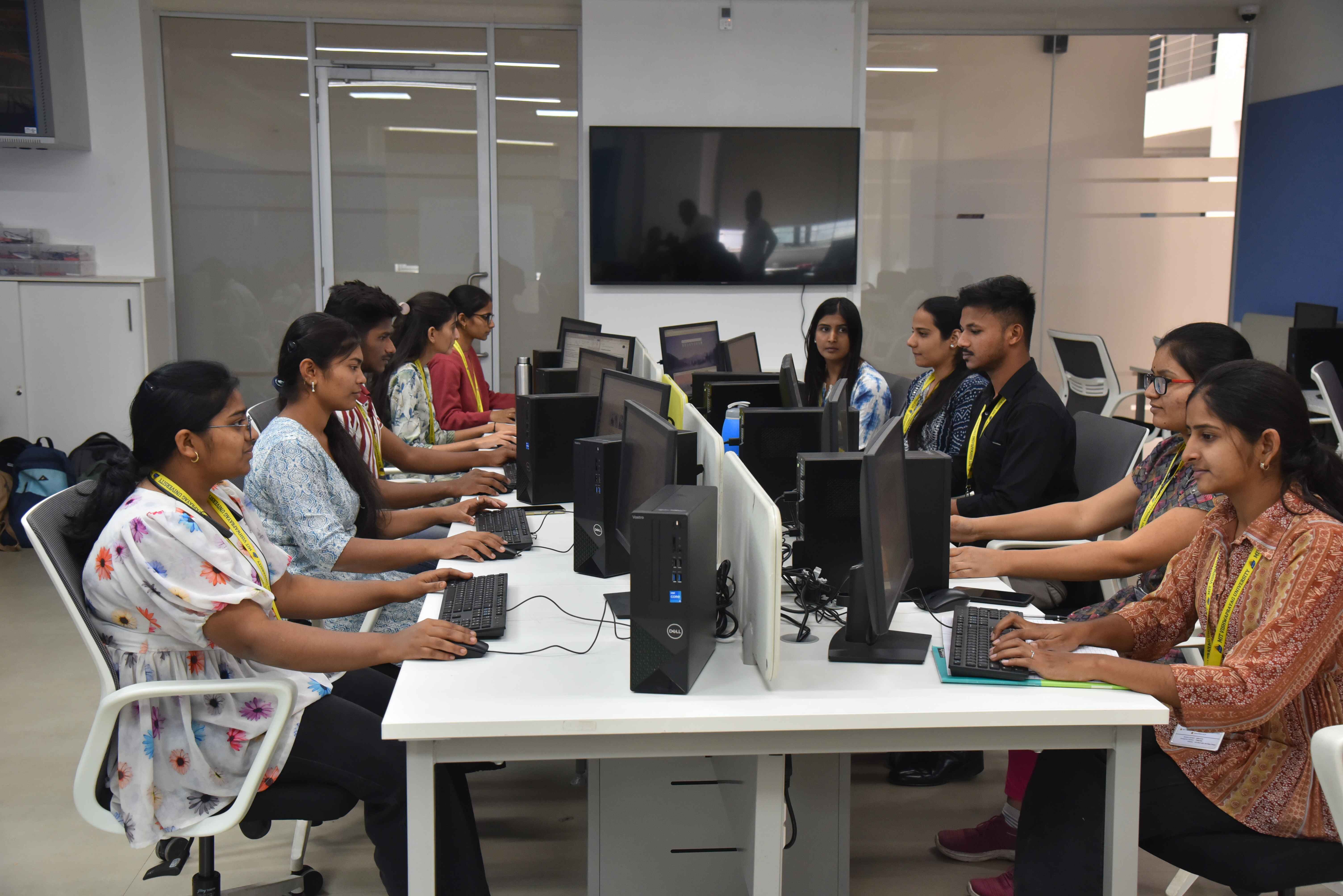 MIT Vishwaprayag University Solapur BCA Lab photo 3