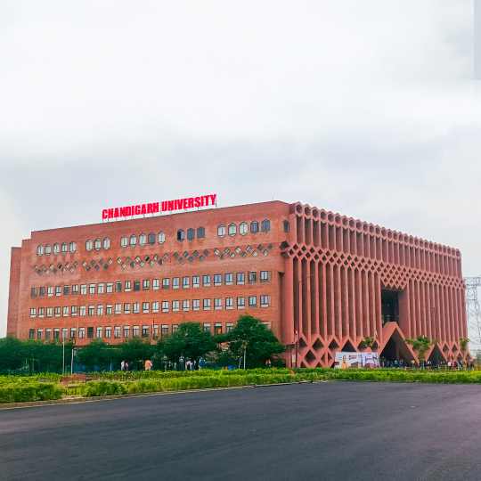 Chandigarh University Lucknow Academic Building photo 1