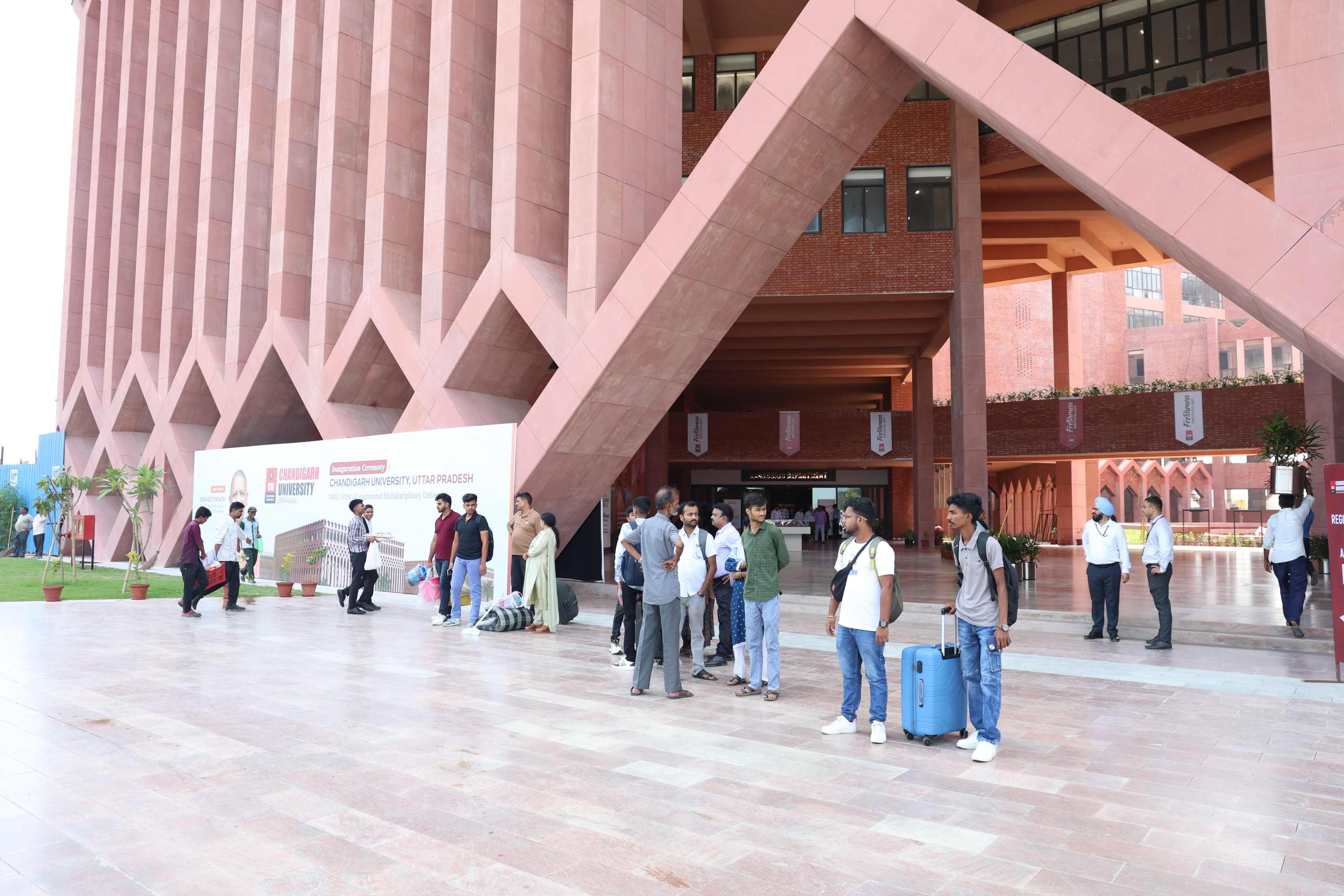 Chandigarh University Lucknow Building photo 7