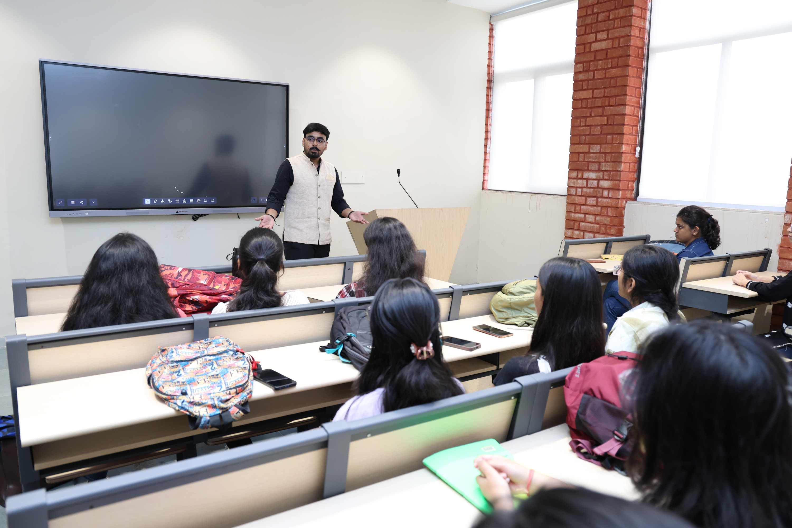 Chandigarh University Lucknow Classroom photo 13