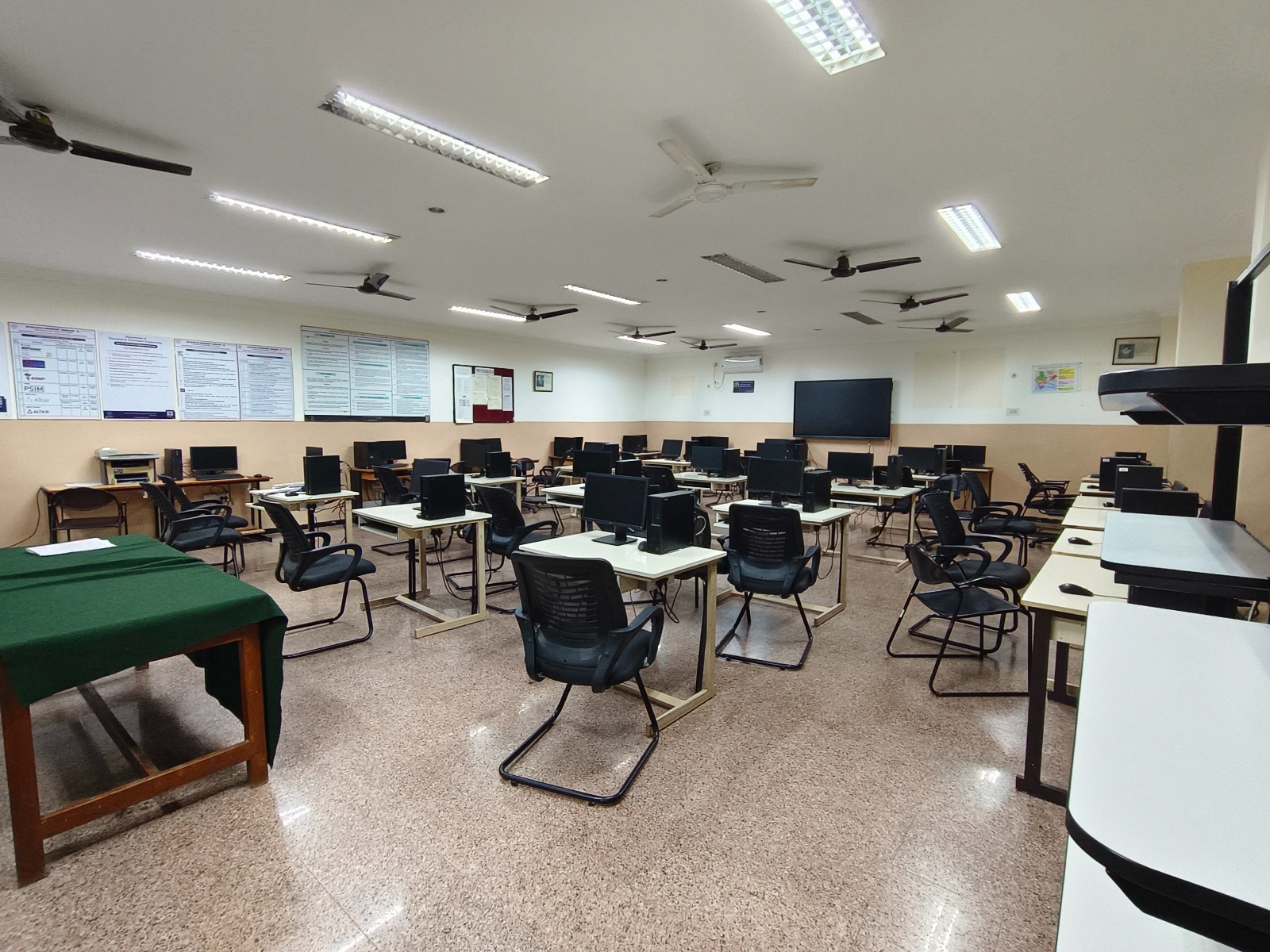 RVCE Campus Labs media (7) by 1770041882_4552bf71-b0e4-4e63-9cf4-752430e2a01f.jpg