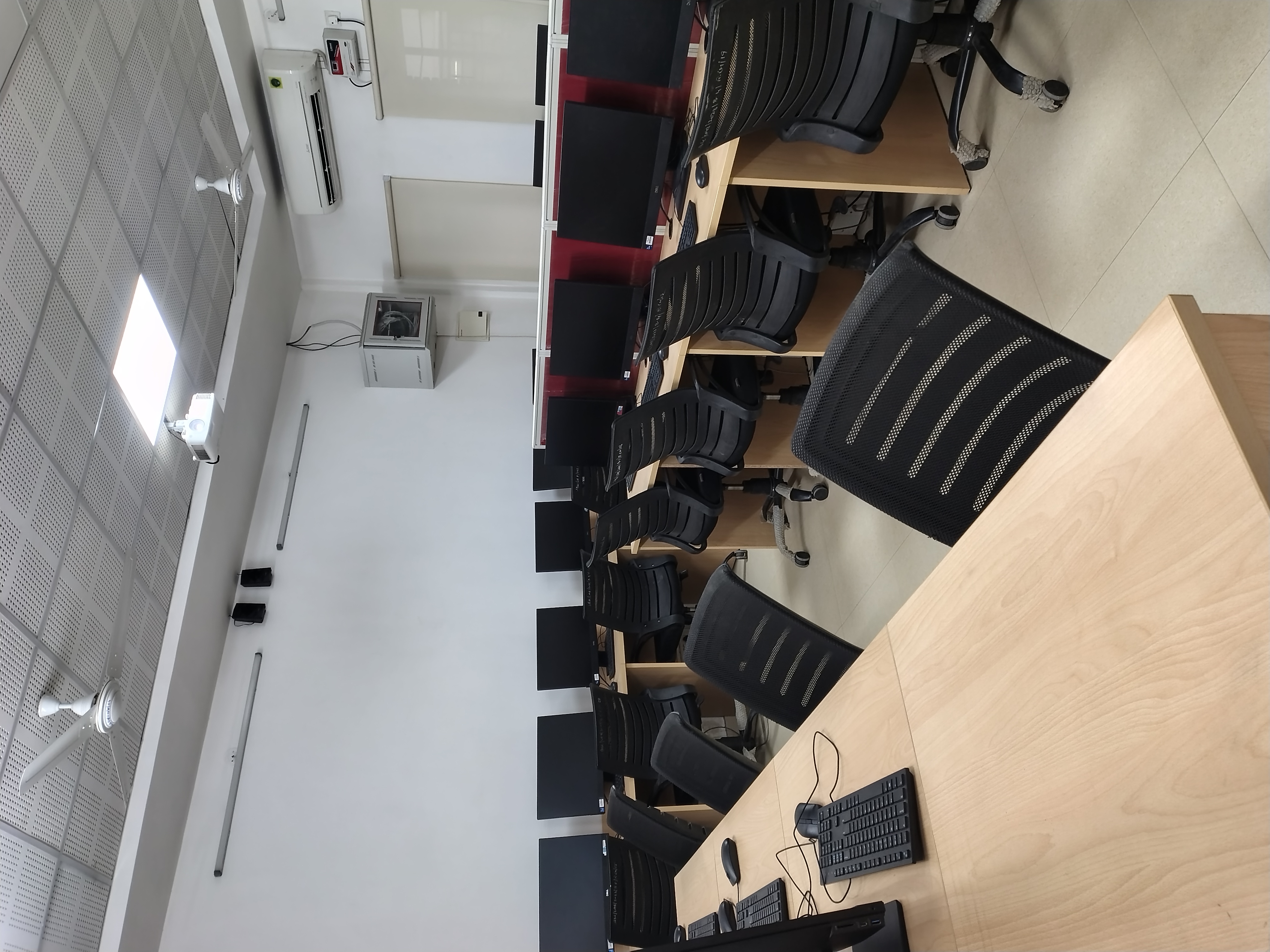 Shaheed Bhagat Singh College Campus Labs media (13) by 1770043873_Labinsidephoto1.jpg
