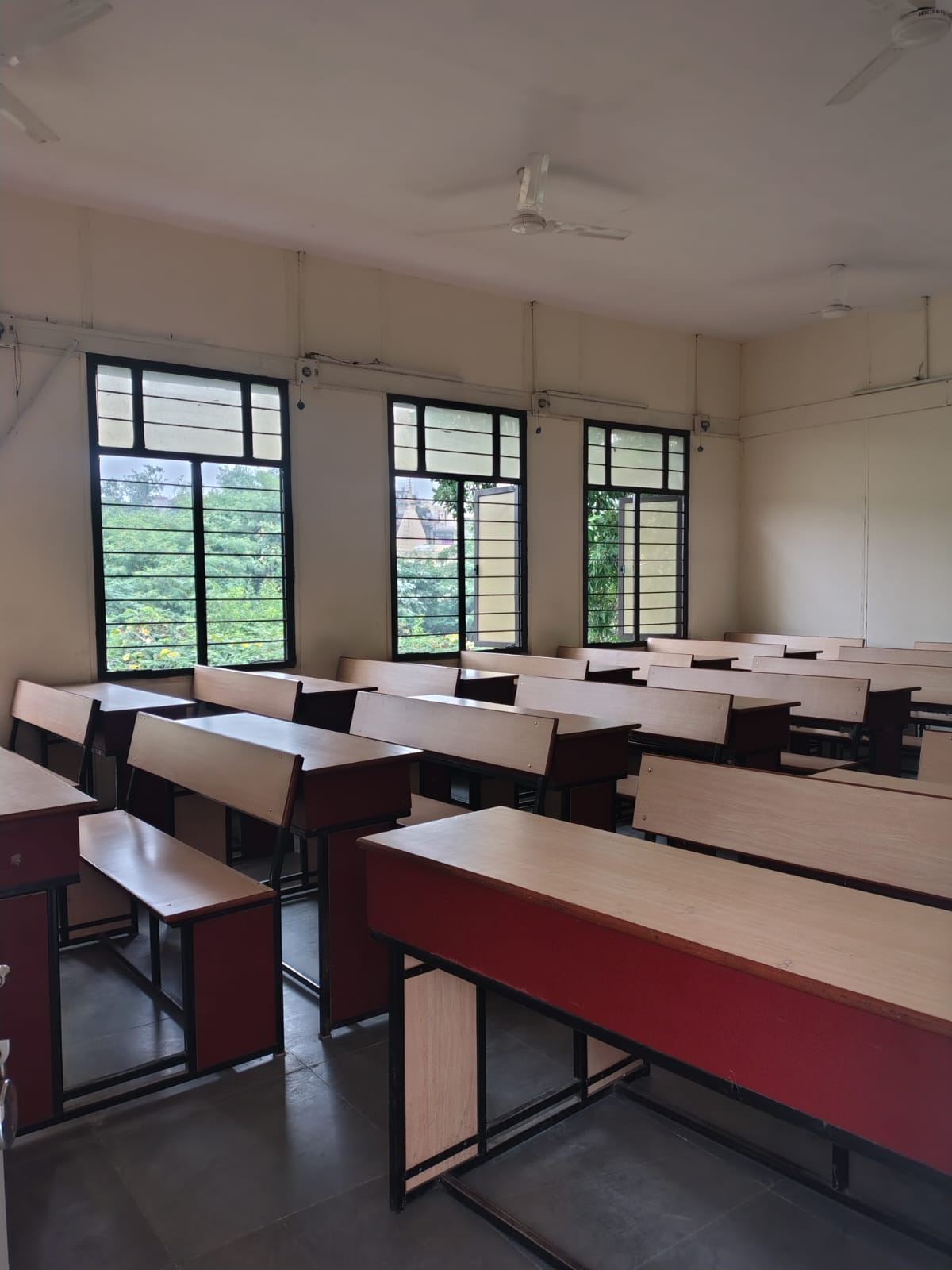 Shaheed Bhagat Singh College Classroom media (7) by 1770043875_classphoto2-CharchitKumar.jpg