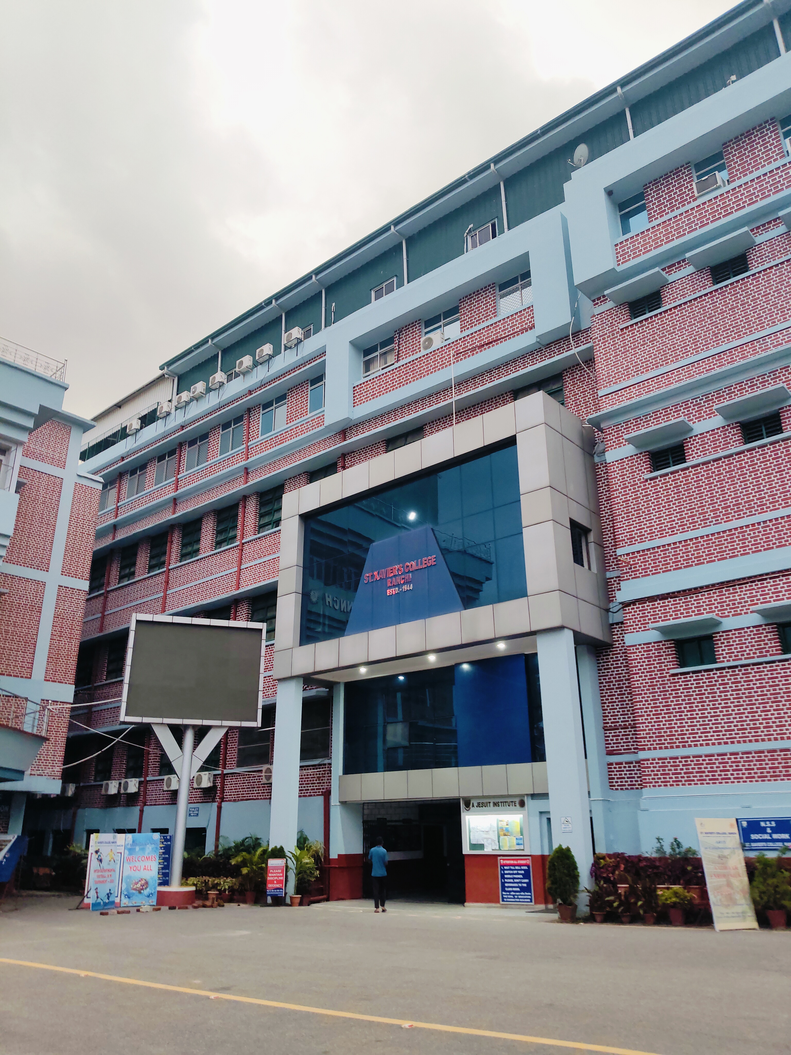 St Xavier's Ranchi Academic Block- Main Building media (7) by 1770043976_collegeentrance.jpg