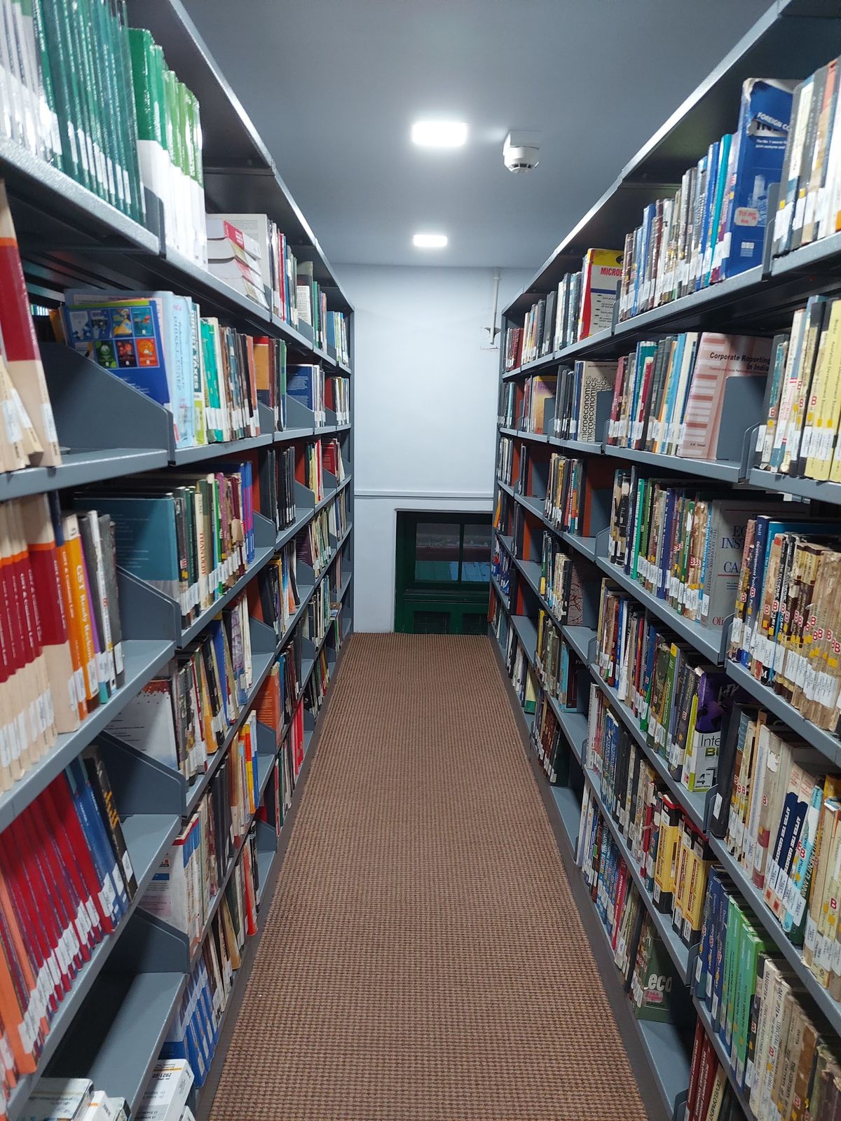 ST Xavier's Kolkata Library media (5) by 1770043999_Libraryinside-SanchaliDasgupta.jpg