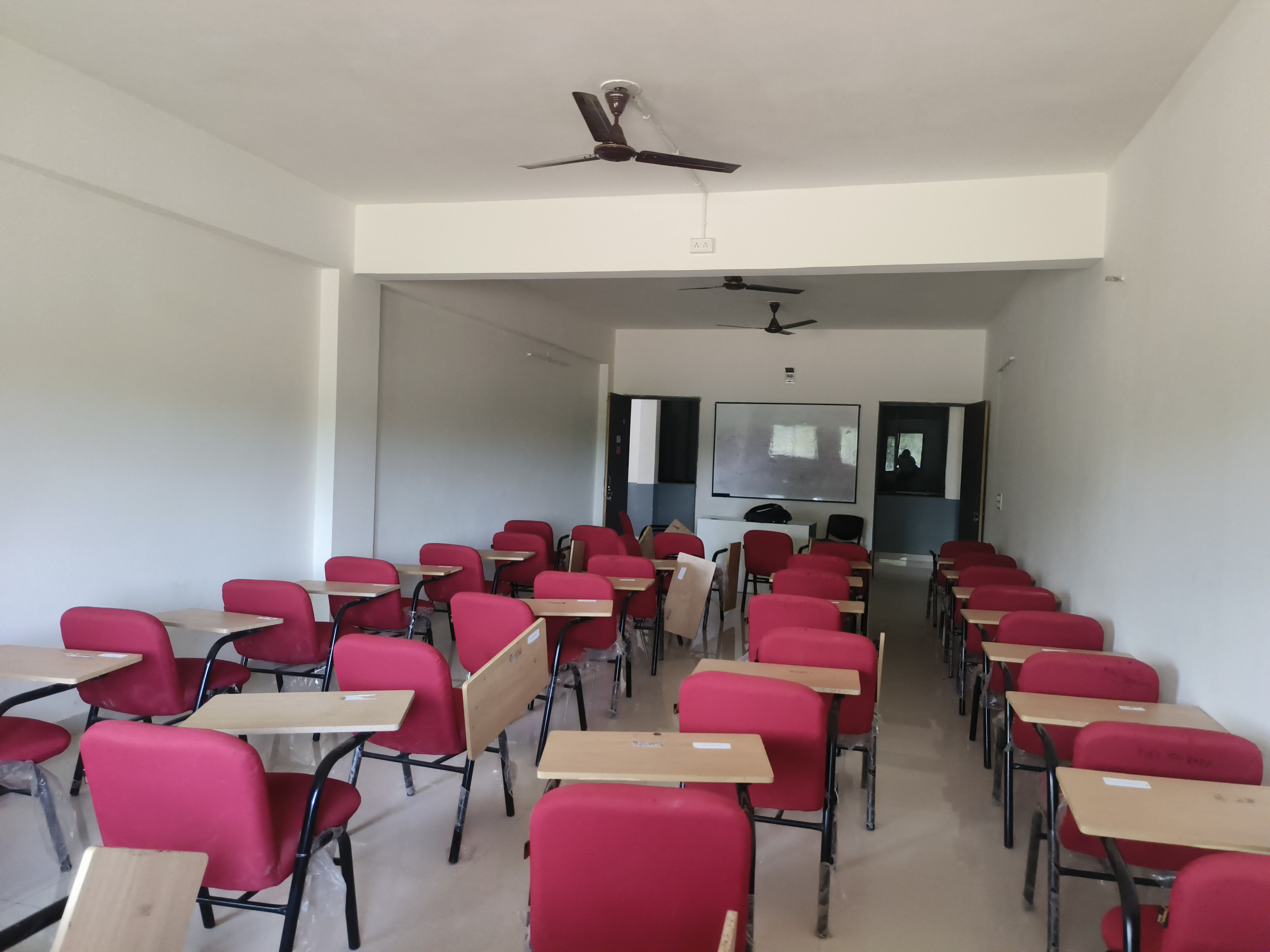Sabarmati University Ahmedabad Classroom media (4) by 1770044106_Classroom(1).jpg
