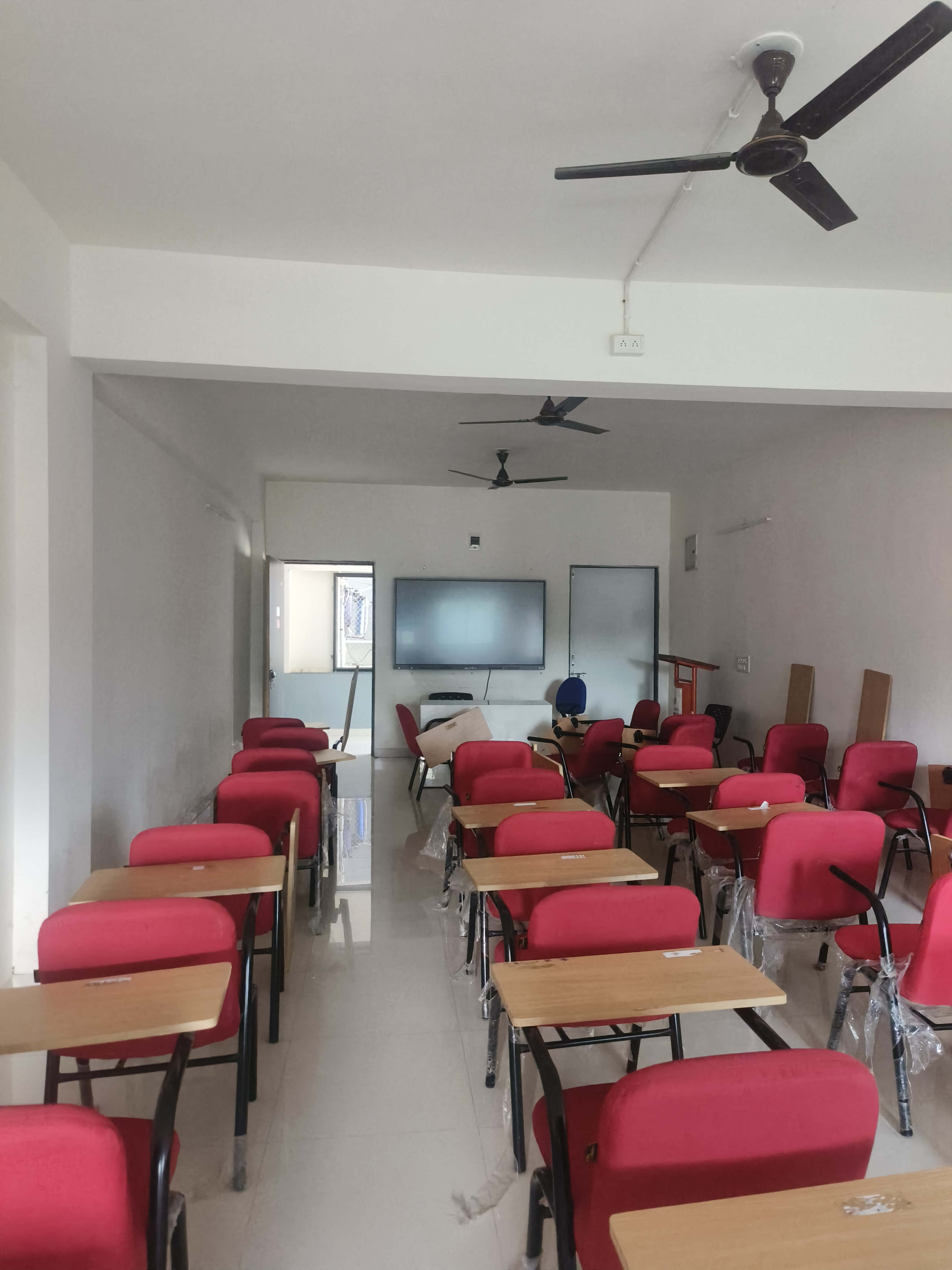 Sabarmati University Ahmedabad Classroom media (3) by 1770044107_smartboardclassroom-Nazreen.jpg